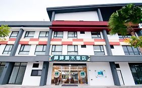 The Brick Hotel  3*